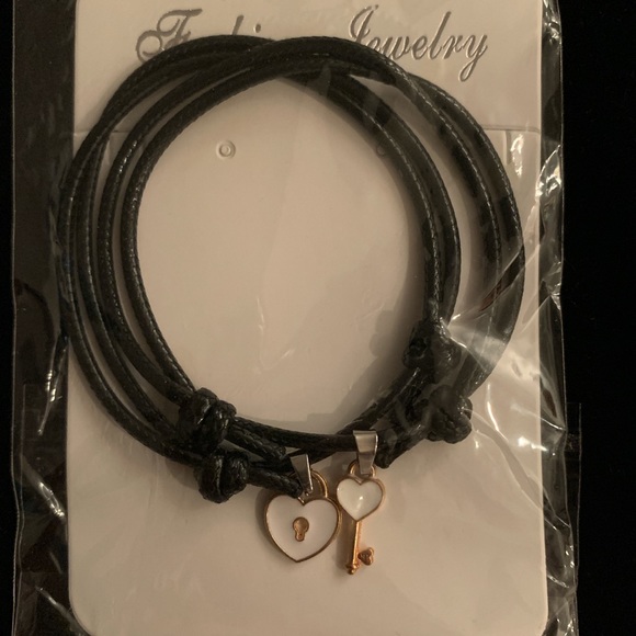 Jewelry: Bracelets - Picture 1 of 2